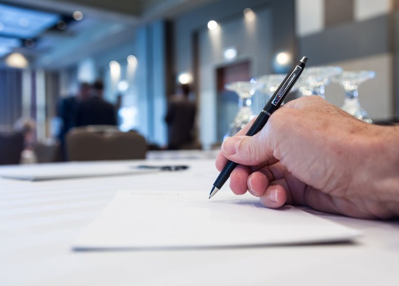 What Belongs in HOA Meeting Minutes?